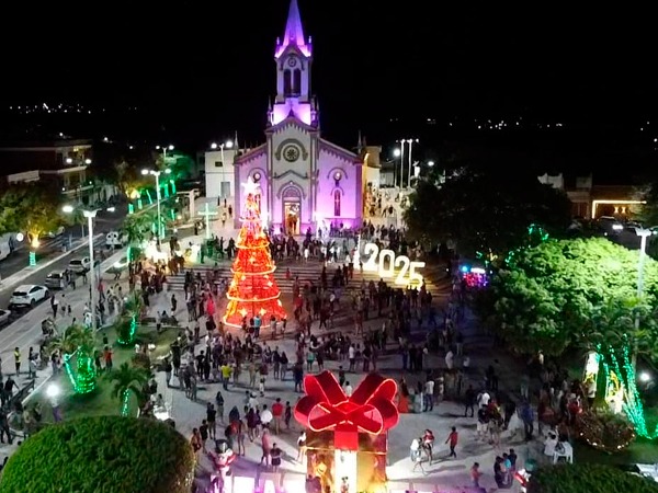 ASSARÉ DÁ INÍCIO ÀS FESTIVIDADES NATALINAS COM O ACENDER DAS LUZES DE NATAL